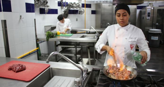 ¿Cuánto dura la carrera de gastronomía y qué materias se llevan?