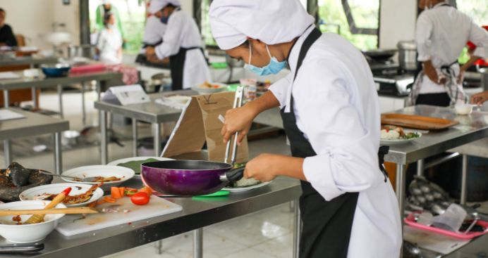 6 características clave de las mejores escuelas de gastronomía en México